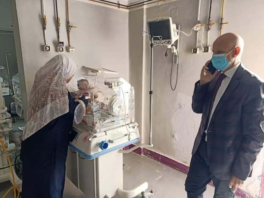 وكيل وزارة الصحة بالشرقية يشرف بنفسه على أعمال صيانة الكهرباء بمستشفى منيا القمح المركزي Ayo612