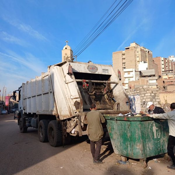 استمرار أعمال النظافة والتجميل بكافة مناطق حي اول المحلة الكبرى  Ayo625