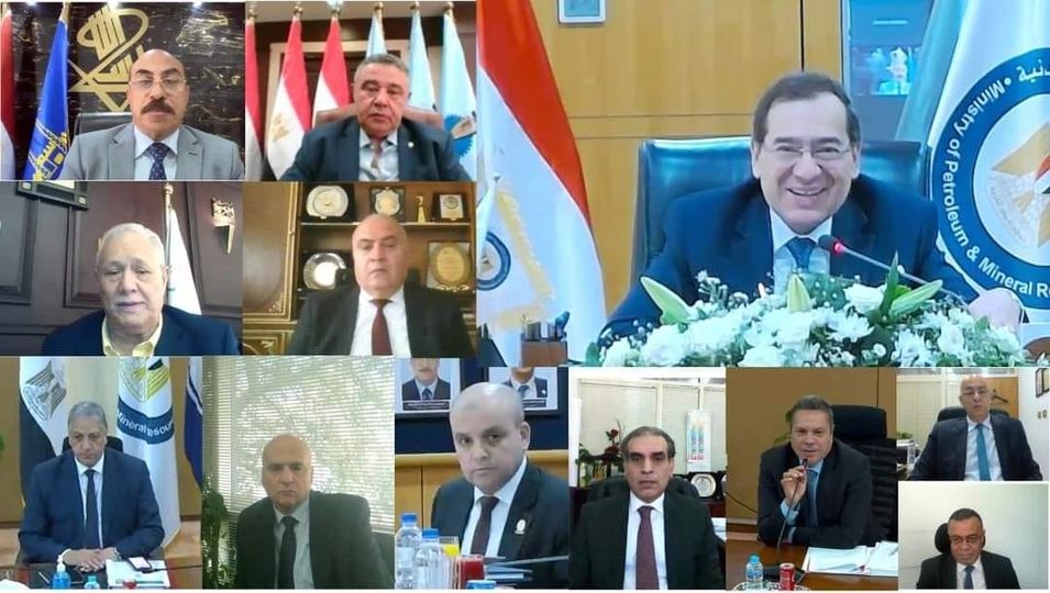 محافظ أسوان يشارك في إجتماع الجمعية العامة العادية لشركة جنوب الوادى المصرية القابضة للبترول Ayo708
