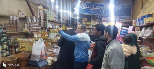  رئيس حي أول المحلة الكبرى يتفقد اسعار السلع بمعرض  "لا الغلاء " Ayo738