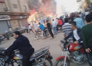 12 سيارة إطفاء و3 سيارات إسعاف  للسيطرة على حريق بمعرض ملابس بميت غمر Ayoa26