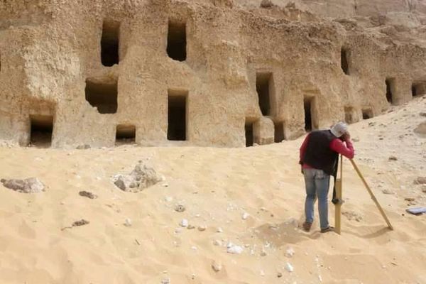 الآثار": اكتشاف 250 مقبرة متنوعة في طرازها بجبانة الحامدية شرق سوهاج Ayoao35
