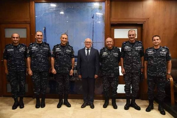 محافظ بورسعيد يستقبل قائد القوات البحرية   Ca122