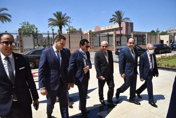 محافظ بورسعيد يستقبل وزير الرياضة استعدادا لوضع حجر أساس النادى المصرى الجديد  Ca36