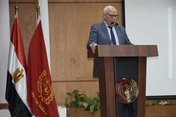محافظ بورسعيد يستقبل رئيس مجلس إدارة الهيئة العامة للتخطيط العمراني والوفد المرافق Ca371