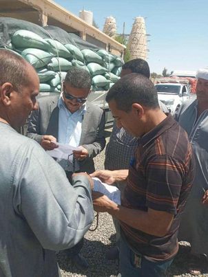ضبط سيارة محملة بـ 9 أطنان من محصول القمح بدون ترخيص وتسليمها للمطاحن بديرمواس بالمنيا O531