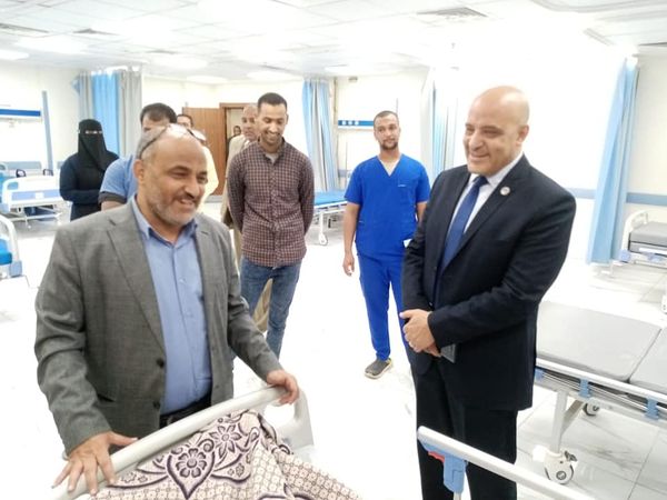 رئيس جامعة أسوان يتفقد مستشفيات الجامعة في أول أيام عيد الفطر المبارك  Oia25