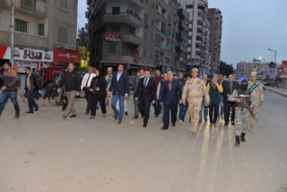 محافظ الدقهلية يتفقد عددا من شوارع مدينة المنصورة لمتابعة الالتزام بمواعيد غلق المنشآت والمحال التجارية  Oo46