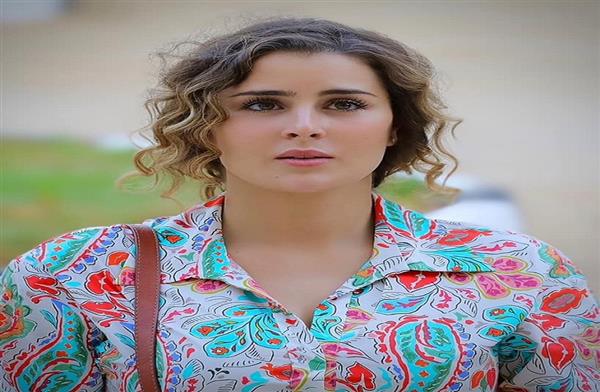 عائشة بن أحمد تروج لحكاية "روحي فيك" من مسلسلها الجديد "55 مشكلة حب" Oo553