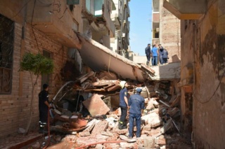  انهيار منزل بنطاق حي غرب المنصورة اسفر عن وفاة شخص واصابة ثلاثة اشخاص. Oo79