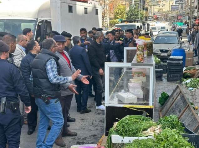 حملة أمنية لإزالة البسطات المعتدية على الشوارع والأرصفة وسط البلد بمدينة اربد Yaao209