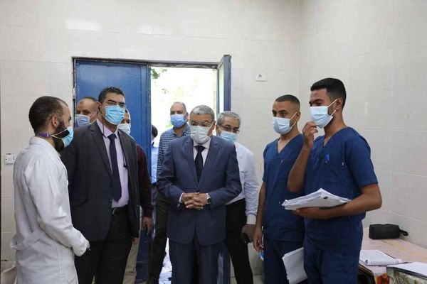 محافظ المنيا يتفقد أعمال التطوير بمستشفى الحميات والصدر ويتابع انتظام الخدمة الطبية Yyo169