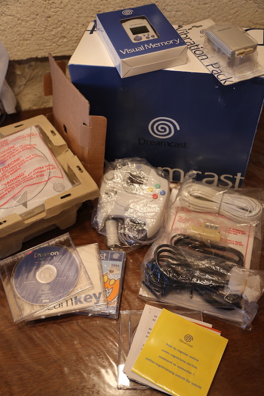 [Est] Lot Dreamcast console et accessoires en boite avec jeux! 3h8a0912