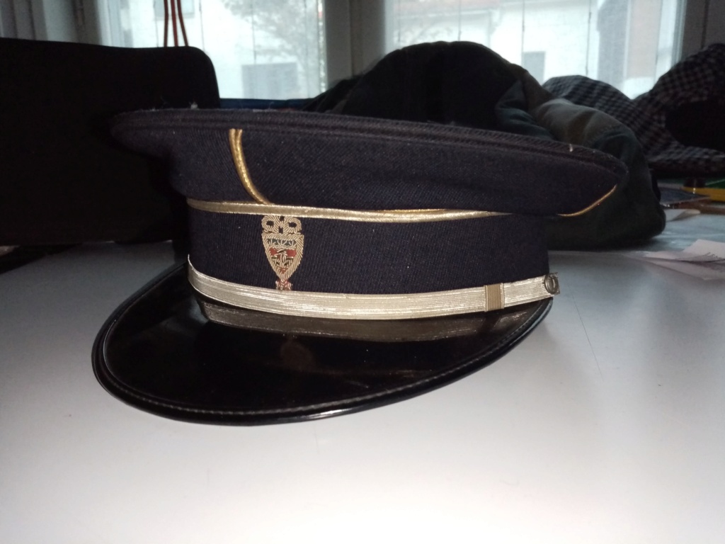 Casquette hirondelle police  Img_2089