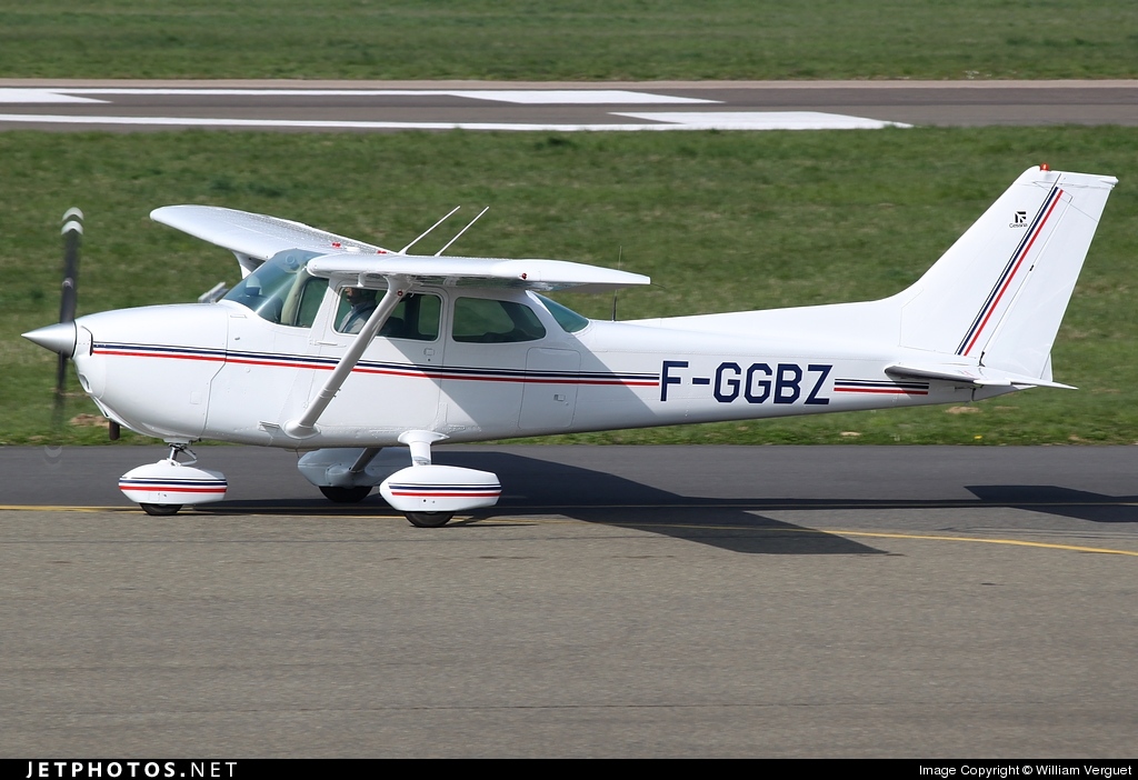 [Concours "AVIONS ECOLE"] - Cessna F 172 N Skyhawk F-GGBZ - Italeri - 1/48  (sons, lumières et moteur) - TERMINÉ ! 44992_10