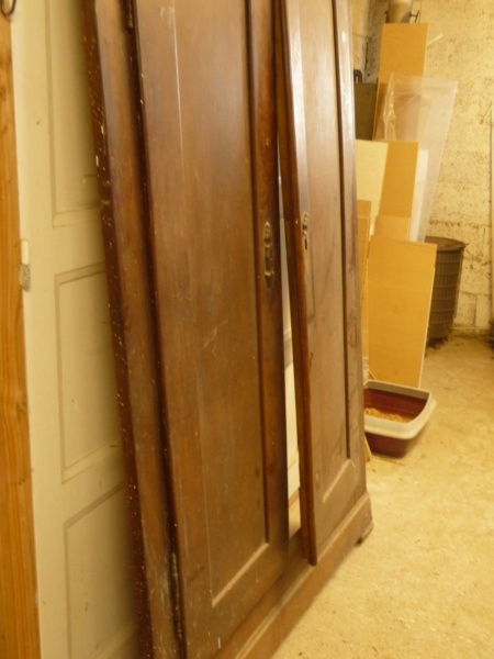 Restauration vieille armoire P1070010