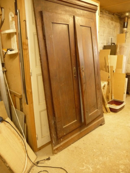 Restauration vieille armoire P1070011