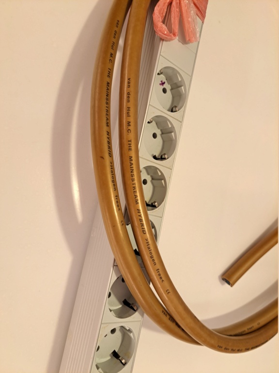 Van Den Hul The Mainstream Hybrid power cable 20220810