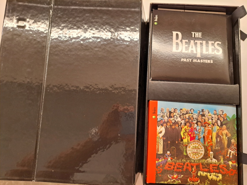 The Beatles - 17 Disc Box Set. 2009 EMI Records Remastered. Made in USA 20230372