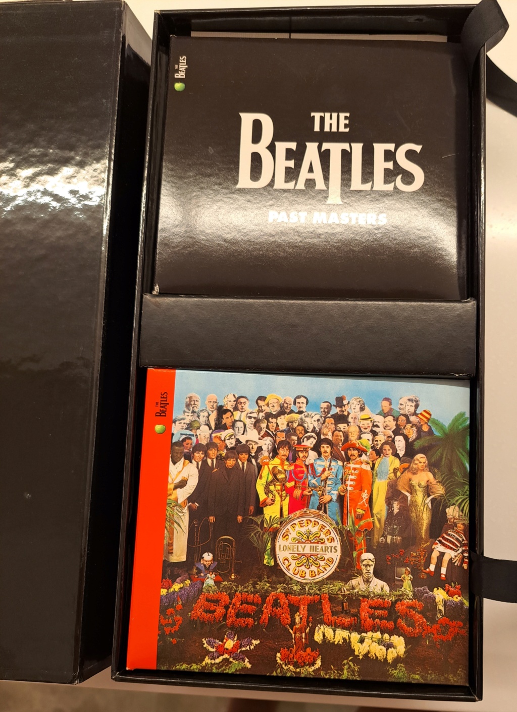The Beatles - 17 Disc Box Set. 2009 EMI Records Remastered. Made in USA 20230373