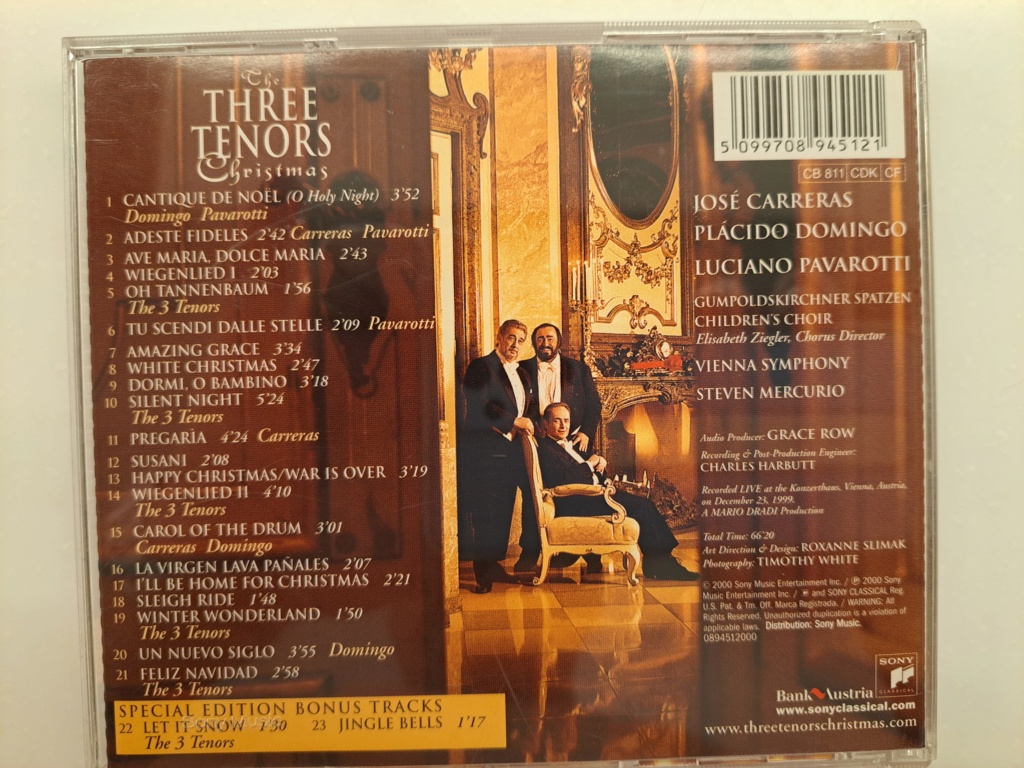 The Three Tenors Christmas - Special Edition.  Luciano Pavarotti, Placido Domingo, Jose Carreras. 2000 Sony Music. Made in Austria 20230580