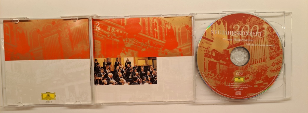 Neujahrskonzert / New Year's Concert 2003. Nicolas Harnoncourt & Wiener Philharmoniker. 2003 Deutsche Grammophon. Made in EU 20230591
