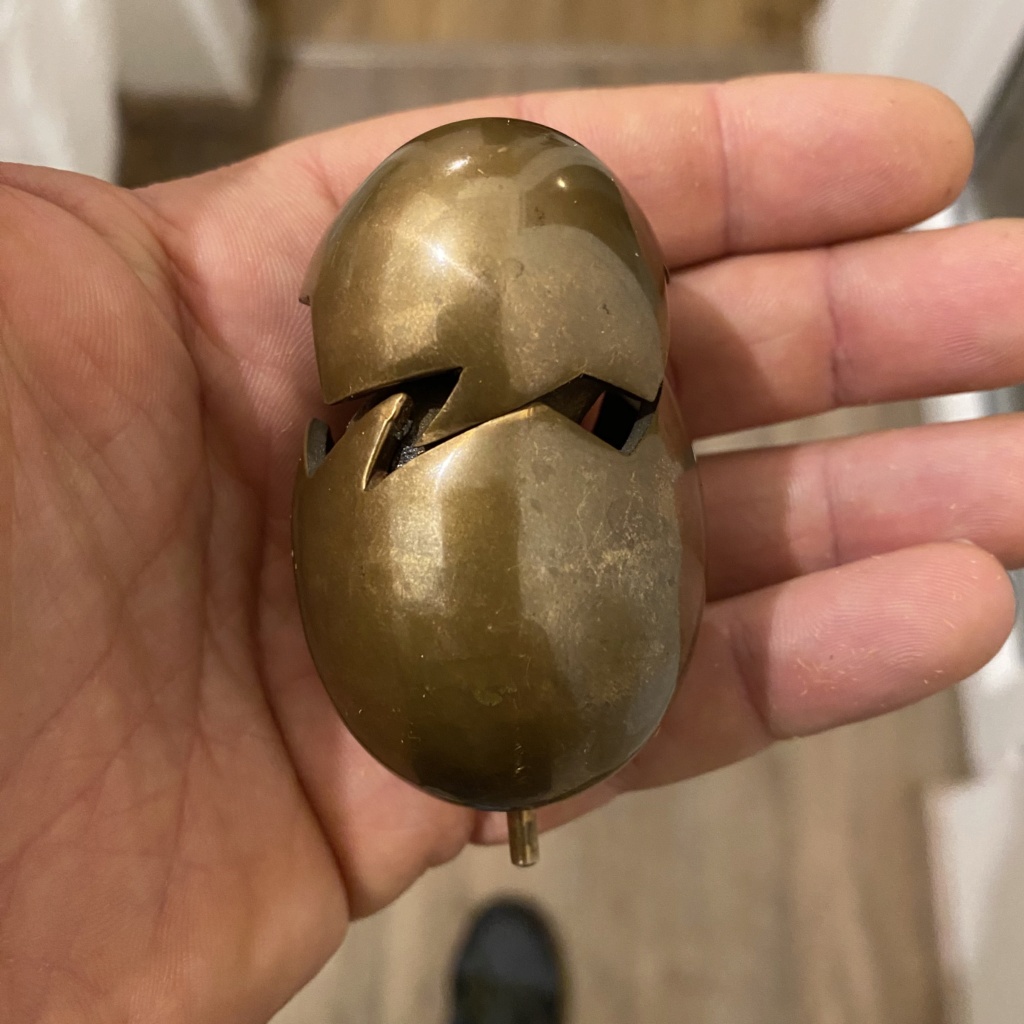 Bronze singe sortant de l’œuf  Affba710