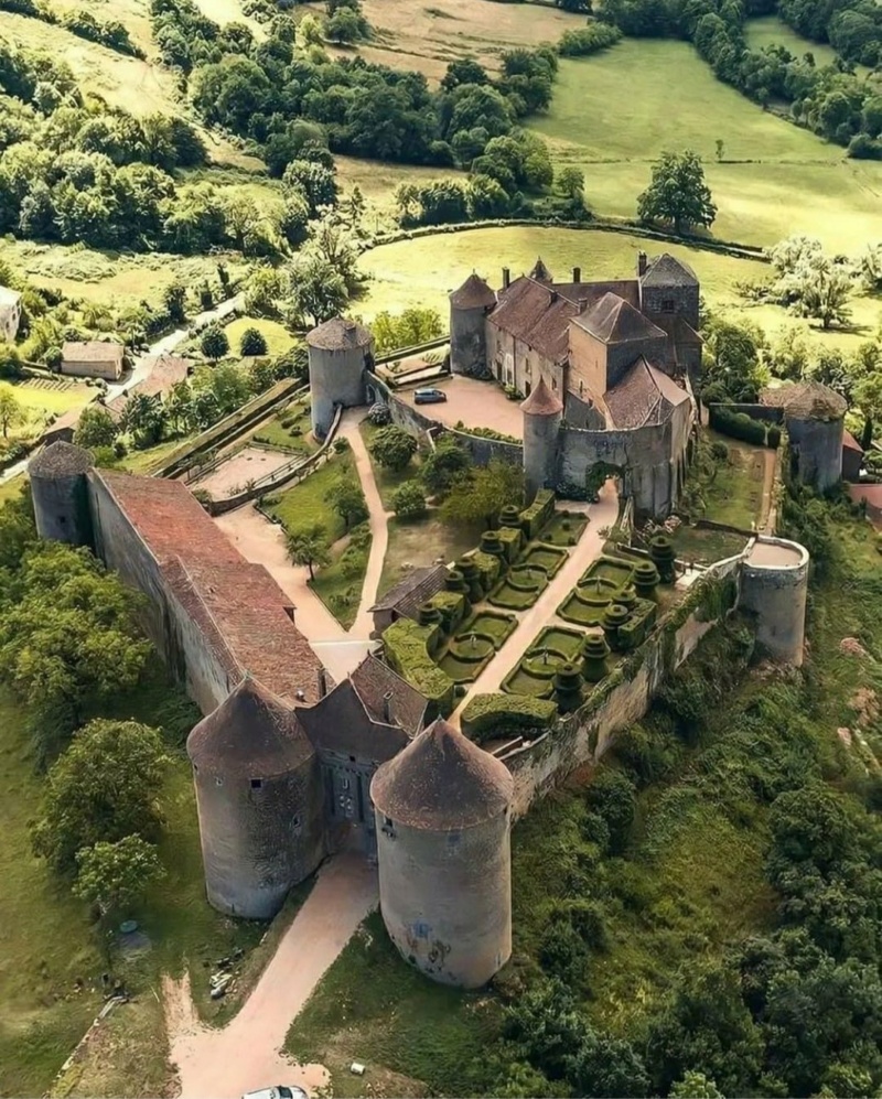 Франция - Замок Берзе  (Chateau de Berze-le-Chatel), Франция Photo679
