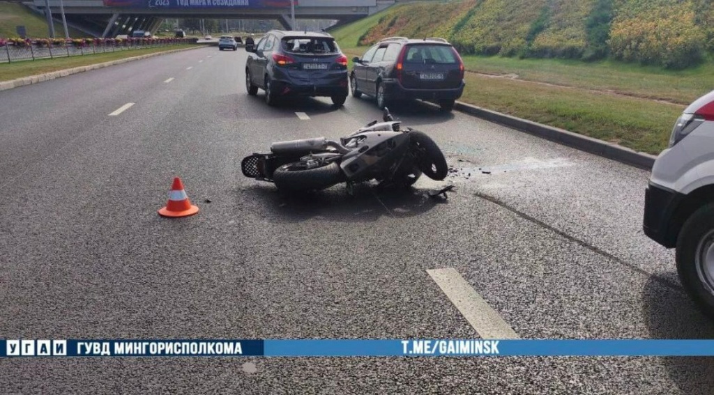 Авария с мотоциклистом на проспекте Победителей, мужчина в больнице Photo872