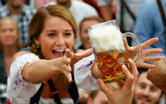 Сегодня баварцы и любители пива всего мира встречают начало Октоберфеста!  Photo878
