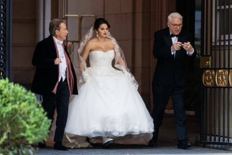 Селена - Селена Гомес была замечена в свадебном платье.  Photo141