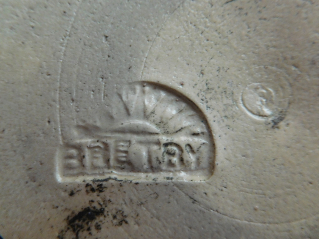 Help Identifying the Artist of this Bretby Owl Vase Dscn0312