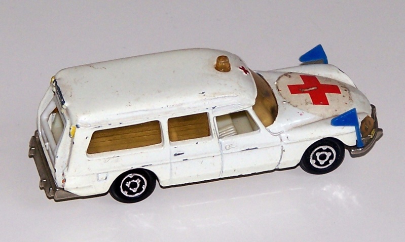 206 Citroën DS 21 ambulance Majo_c40