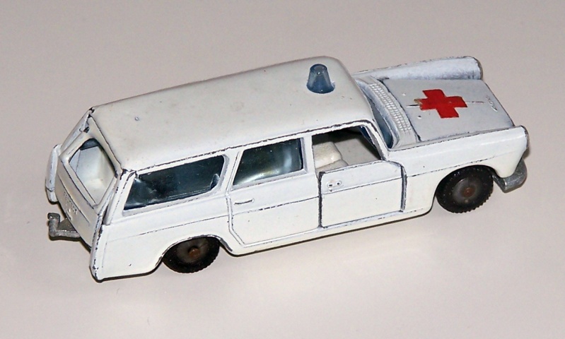 206 Peugeot 404 Ambulance Majo_p13