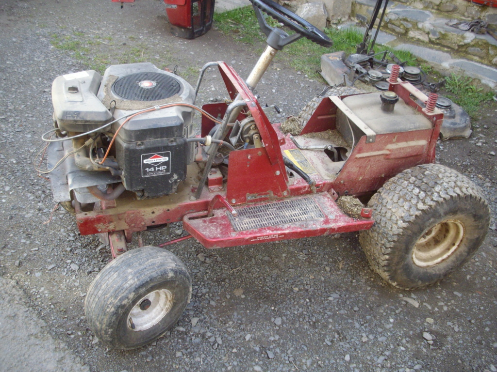 Encore un tracteur tondeuse mais plus tondeuse... Imgp3110