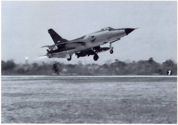 [HOBBYBOSS] Republic F-105D Thunderchief – Takhli RTAFB – Avril 1967  1/48 Clip_211
