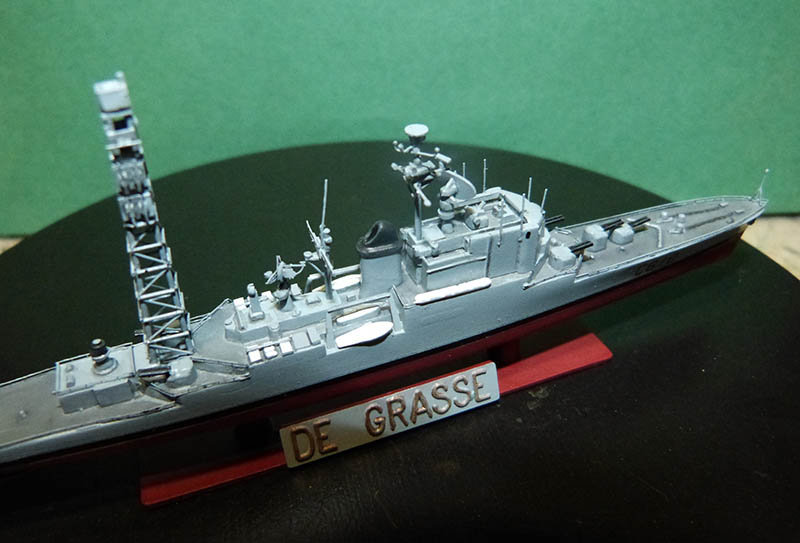 Croiseur anti-aérien C610 DE GRASSE version atomique MURUROA conversion Cadet 1/1400ème Réf 49023 - Page 2 Degras64