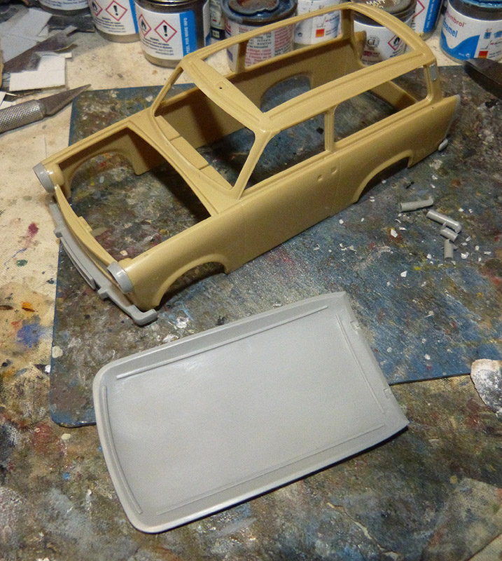 [REVELL] TRABANT 601 Utilitaire DDR Deutsche Post Réf 07070 Trab_019