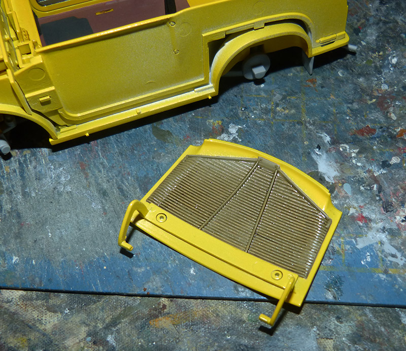 [REVELL] TRABANT 601 Utilitaire DDR Deutsche Post Réf 07070 Trab_412