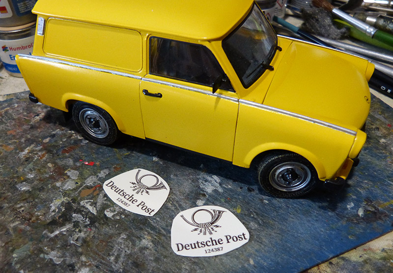 [REVELL] TRABANT 601 Utilitaire DDR Deutsche Post Réf 07070 - Page 2 Trab_811