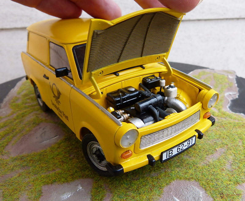 [REVELL] TRABANT 601 Utilitaire DDR Deutsche Post Réf 07070 - Page 2 Trab_916