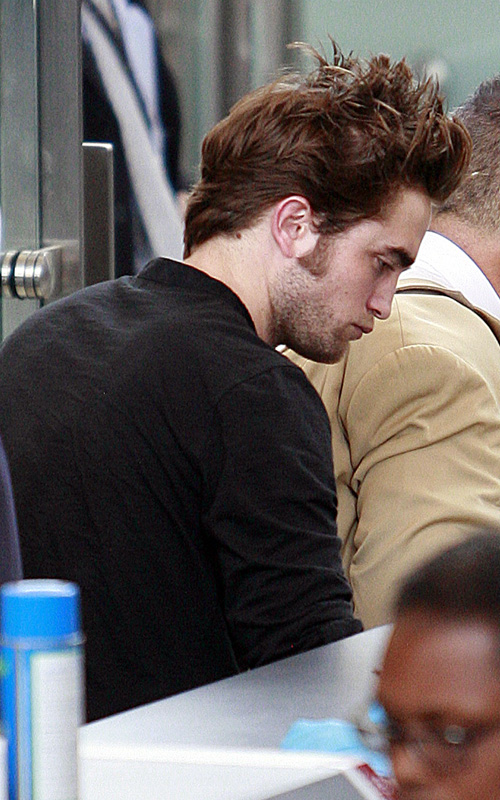 Robert Pattinson - Edward Cullen Robert16