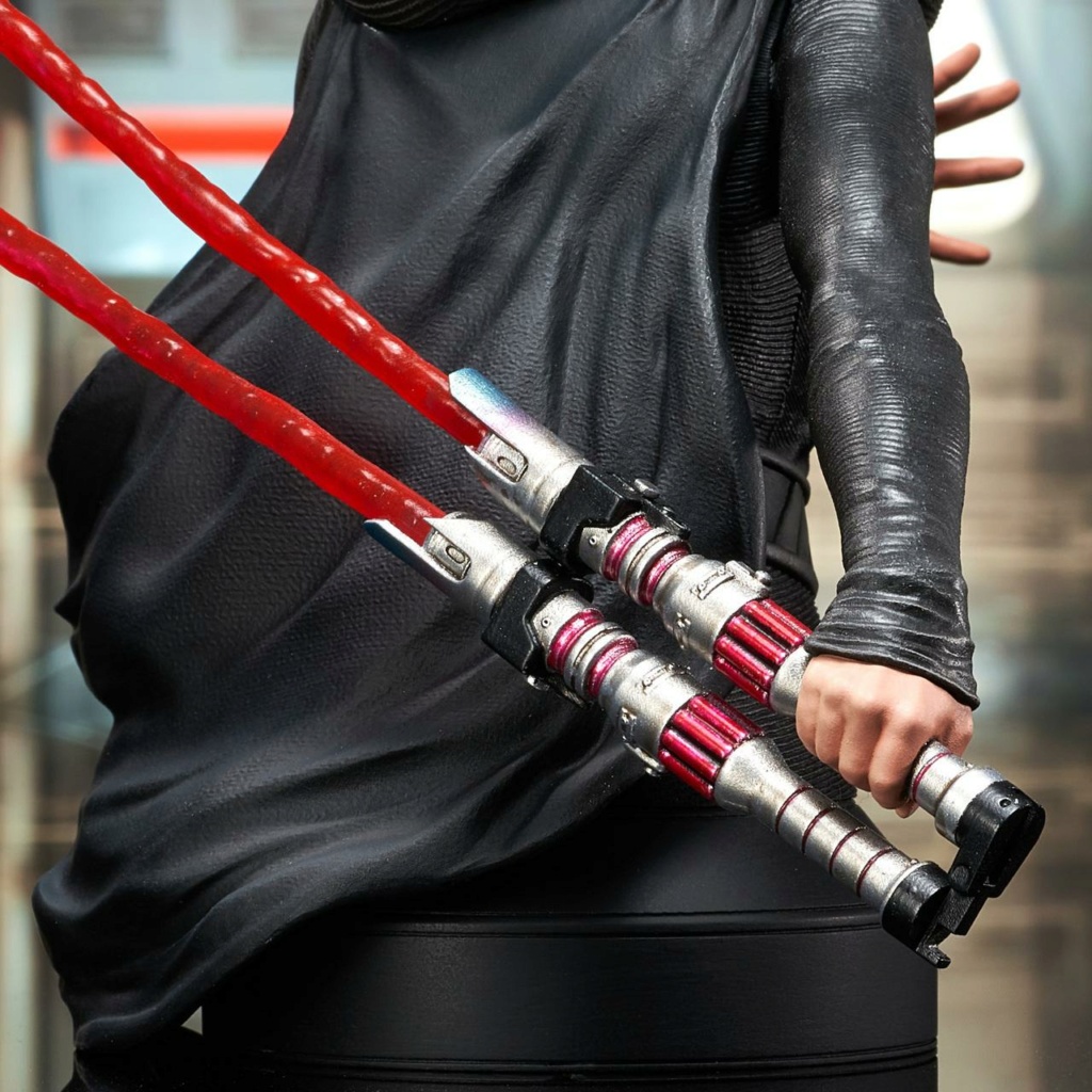 Dark Rey Bust with her double saber - Gentle Giant Dark_r20