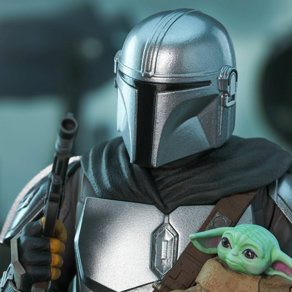 The Mandalorian with Grogu Mini Bust - Gentle Giant The_m109