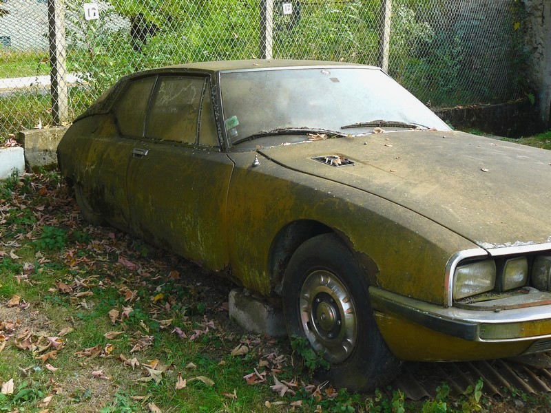 LA TRISTE FIN D'UNE GRANDE VOITURE. P1050611