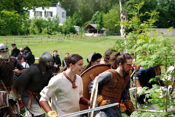 Journées Vikings archéosite de Marle - Mai 2009 - Page 2 710