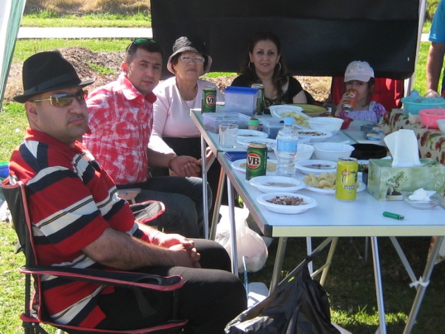 أقيمت سفرة بمناسبة عيد الأب يوم 6/9/2009 في سيسل بارك - سيدني - أستراليا - صبري متي أسكندر Img_0332