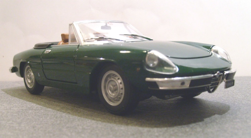 Modell in 1:24 und 25 Alfa Romeo S6308018