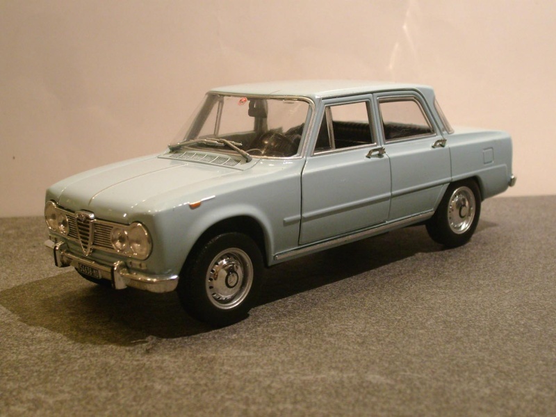 Modell in 1:24 und 25 Alfa Romeo S6308147