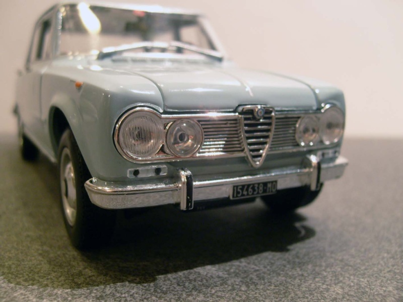 Modell in 1:24 und 25 Alfa Romeo S6308156